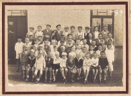 Turma de estudantes da escola alem Johannes Keller, em So Caetano do Sul. Registro feito na Vila Paula, atualmente Santa Paula, na dcada de 1930.