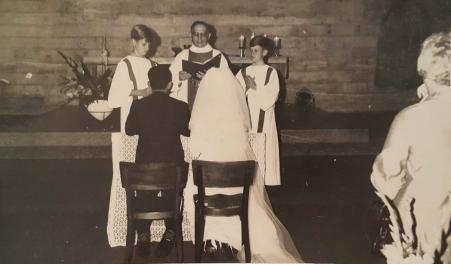 Casamento religioso de Luise e Walter Babisch, na Igreja So Bonifcio. Missa celebrada pelo Padre Gerardo Hartmann. Registro feito na Vila Mariana-SP, em novembro de 1967.