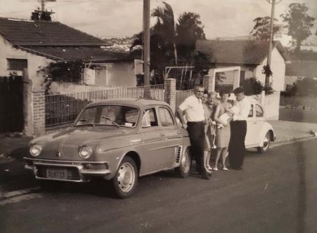 Visita dos tios de Walter Babisch (marido), do Rio de Janeiro, que viajaram em um Gordini VW. Registro feito em Santo Andr-SP, em 1969.