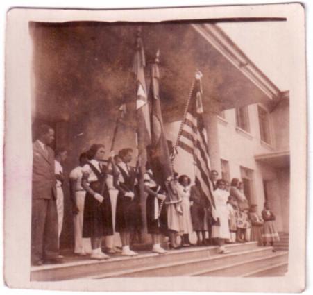 Preparao para o desfile em comemorao a Independncia do Brasil, turma da Escola Industrial Jlio de Mesquita (segundo prdio), localizado na Rua Pref. Justino Paixo.